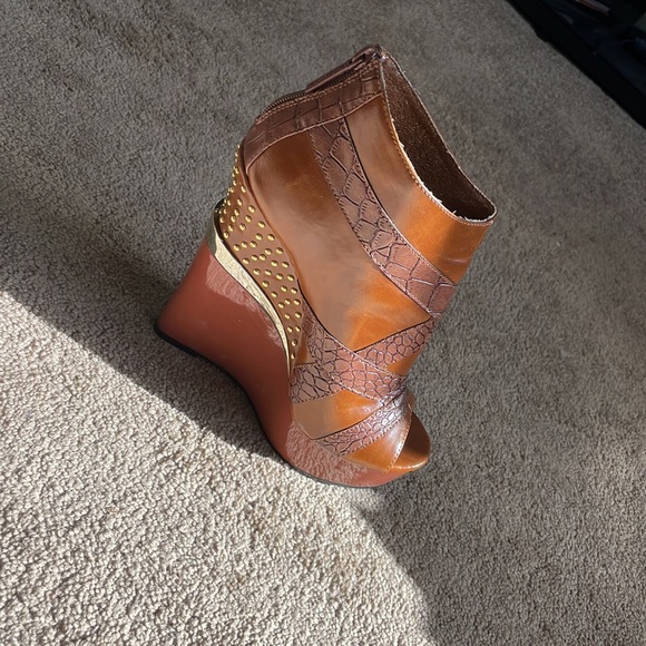 Brand new never worn heels - Picture 5 of 5